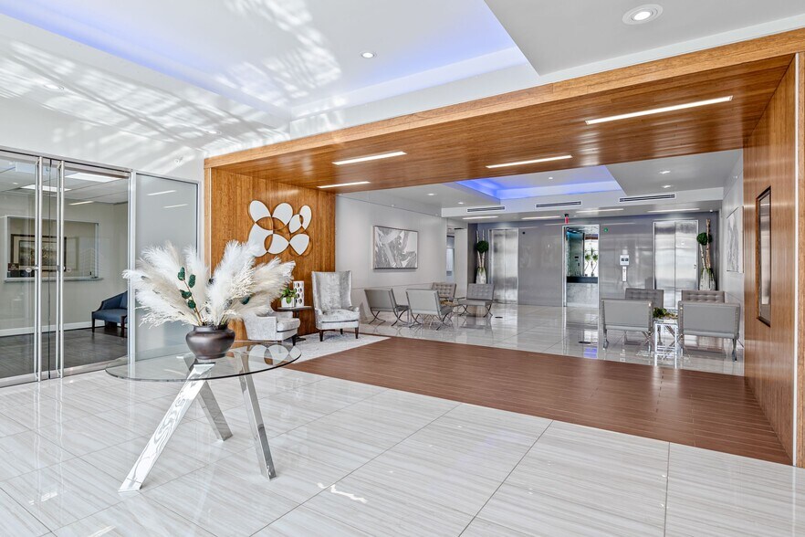 More Photos Of 2550 N Loop Fwy W, Houston Office For Lease