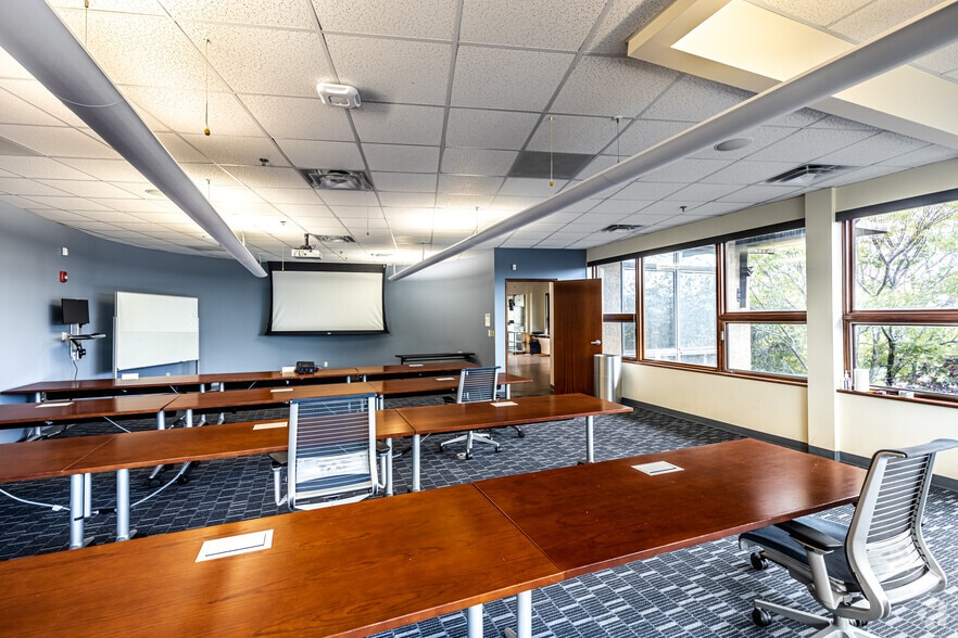 More Photos Of 25501 W Valley Pky, Olathe Unknown For Lease