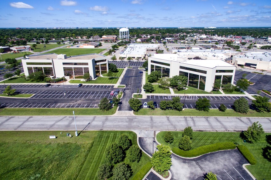 More Photos Of 2024 N Woodlawn St, Wichita Office For Sale