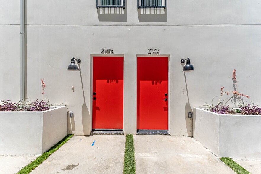 More Photos Of 21719 Hart St, Canoga Park Apartments For Sale