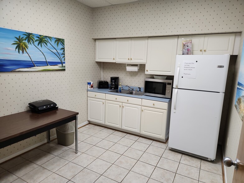 More Photos Of 3121 E Boundary Ct, Midlothian Office For Sale