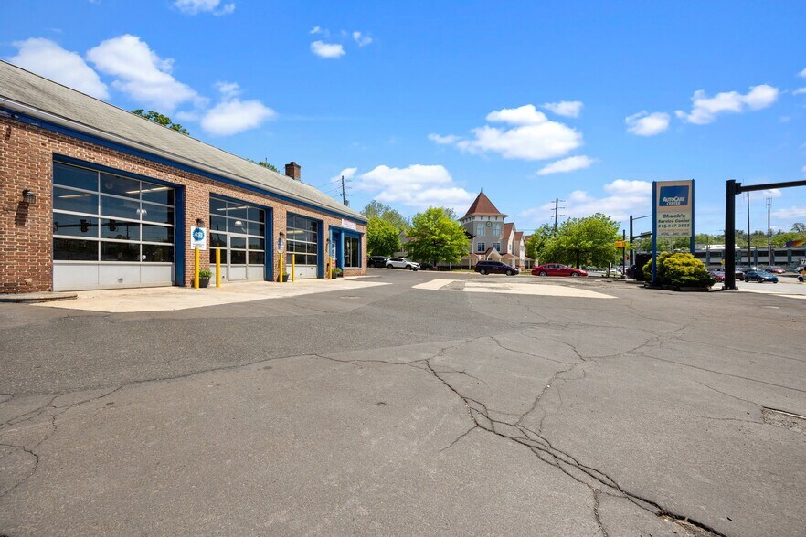 More Photos Of 2304 Huntingdon Pike, Huntingdon Valley Auto Repair For Sale