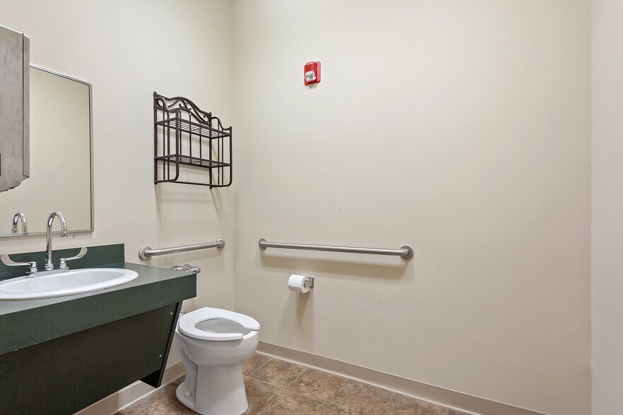 More Photos Of 6478 Putnam Ford Dr, Woodstock Office For Lease