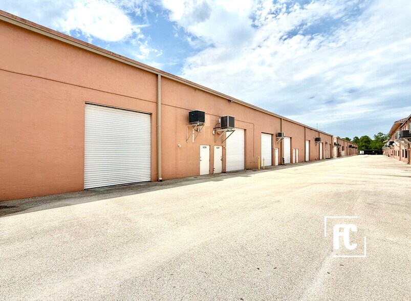 More Photos Of 4287-4303 SW High Meadows Ave, Palm City Light Manufacturing For Sale