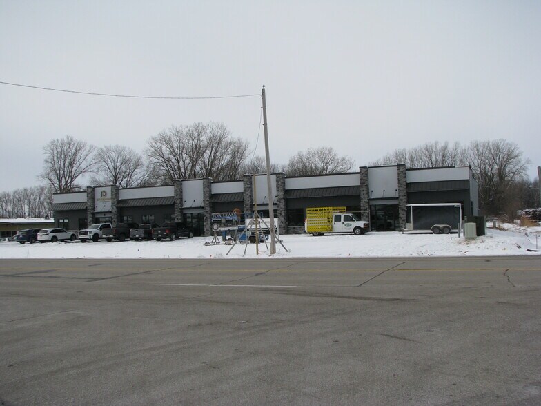 More Photos Of 1111 N Military Ave, Green Bay General Retail For Lease