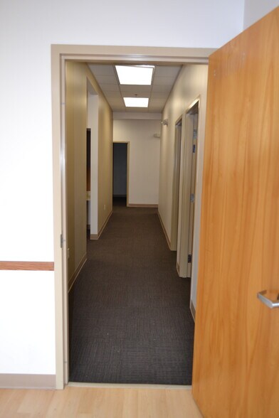 More Photos Of 17966 N Tamiami Trl, North Fort Myers Storefront Retail Office For Lease