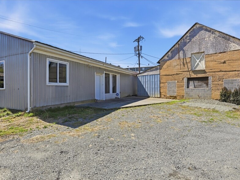 More Photos Of 151 E O St, Purcellville Office For Lease