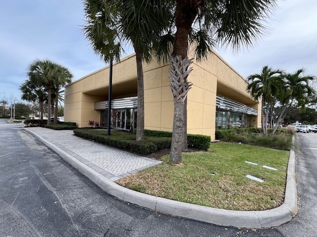 More Photos Of 3325 W Hillsboro Blvd, Deerfield Beach Bank For Lease