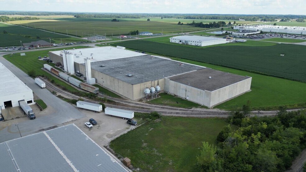 More Photos Of 2015 S Main St, Paris Manufacturing For Sale