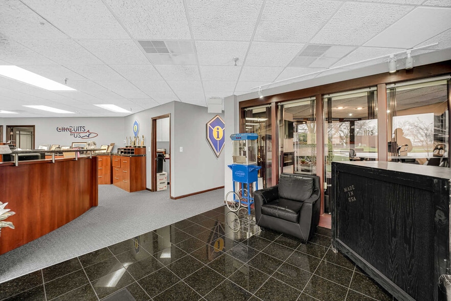 More Photos Of 1175 Jansen Farm Ct, Elgin Warehouse For Sale