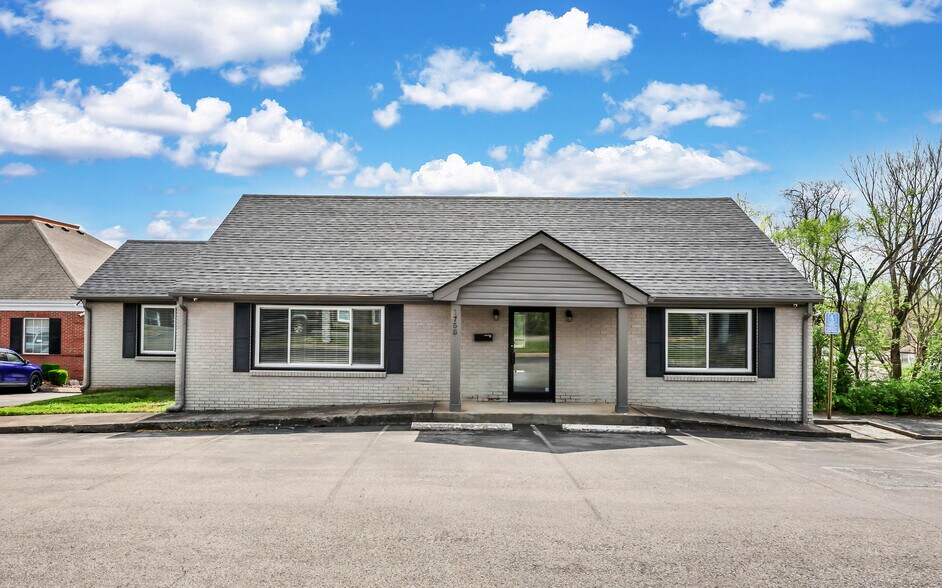More Photos Of 1758 Memorial Dr, Clarksville Medical For Lease