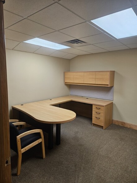 More Photos Of 3049 Ramada Way, Green Bay Flex For Lease