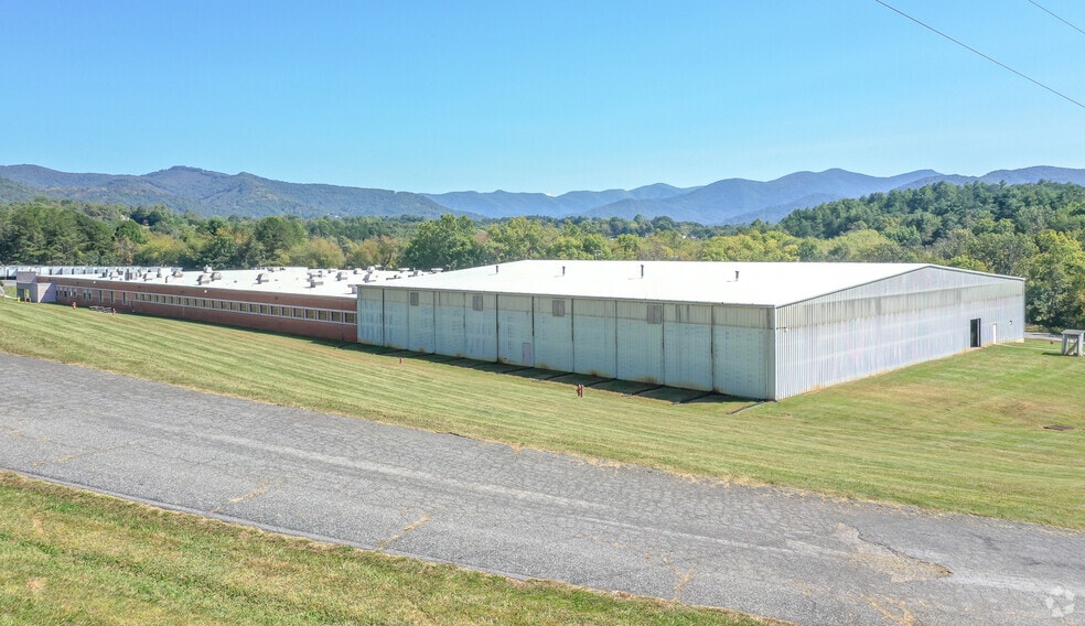 More Photos Of 1 Balcrank Way, Weaverville Warehouse For Lease