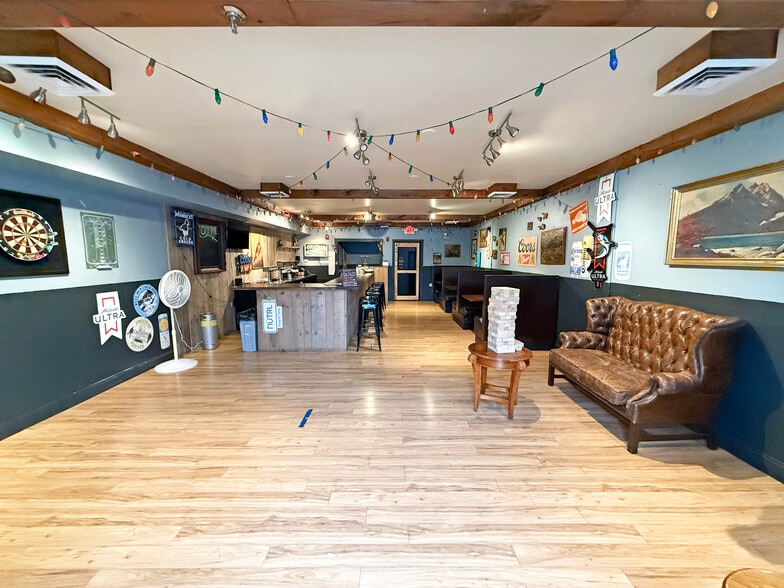 More Photos Of 175 High St, Portsmouth Storefront Retail Residential For Lease