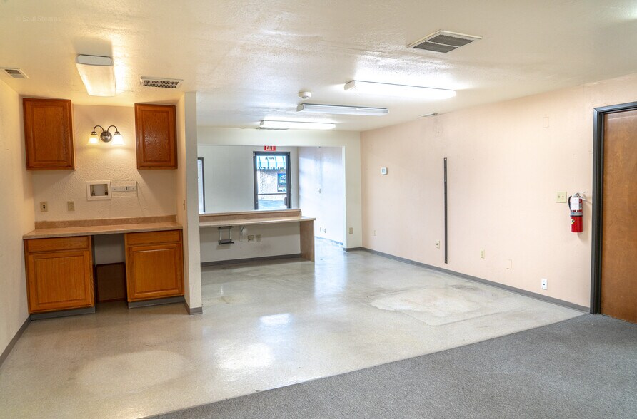More Photos Of 815-817 N Central Ave, Medford Storefront For Lease