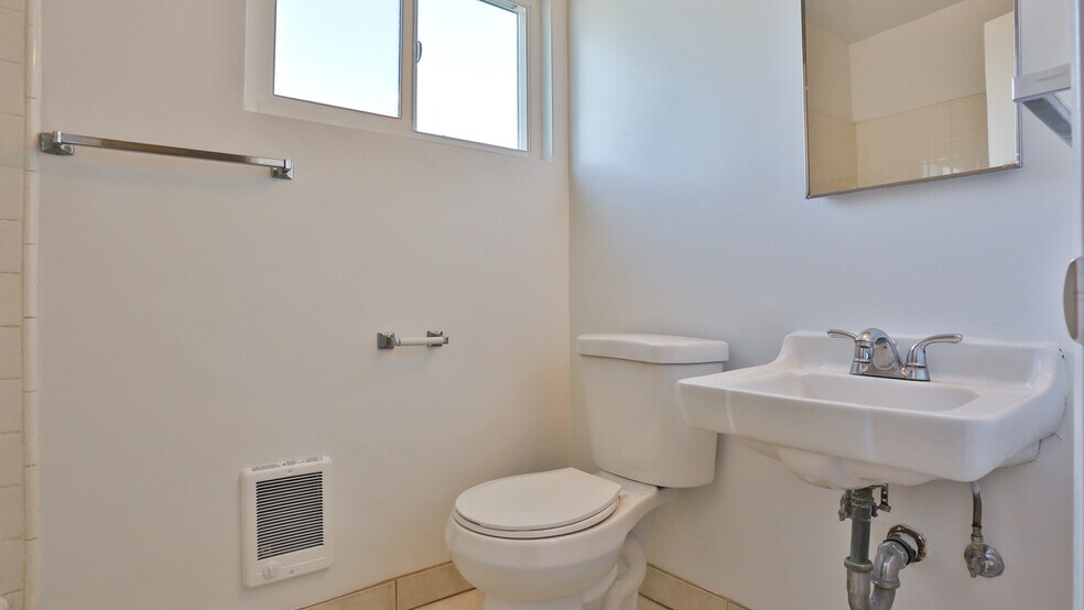 More Photos Of 14412 S Berendo Ave, Gardena Apartments For Sale