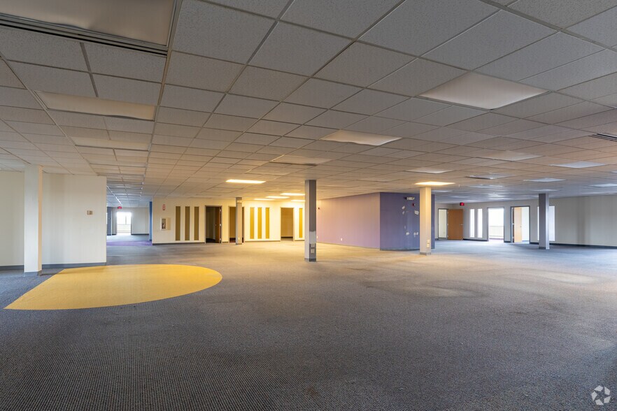 More Photos Of 945-951 Hornet Dr, Hazelwood Office For Sale