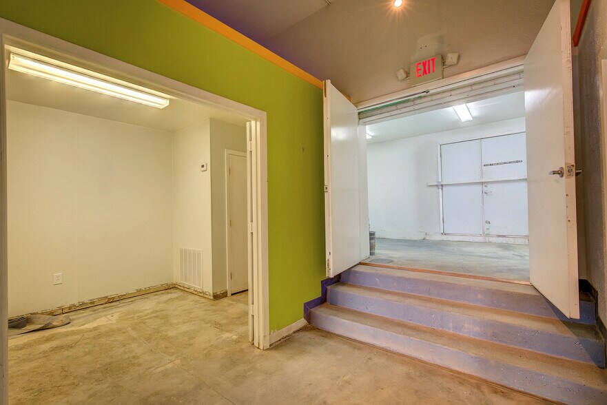 More Photos Of 1213 Washington St, Commerce Storefront Retail Office For Sale