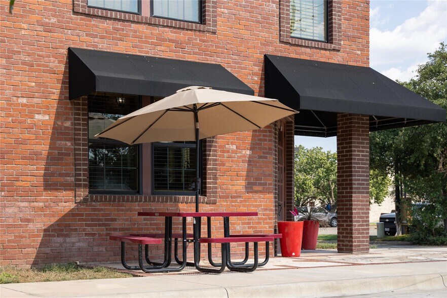 More Photos Of 301 E Brown St, San Saba Freestanding For Sale