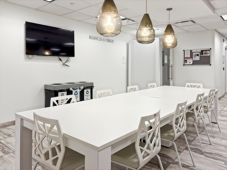 More Photos Of 1325 Avenue of the Americas, New York Coworking Space