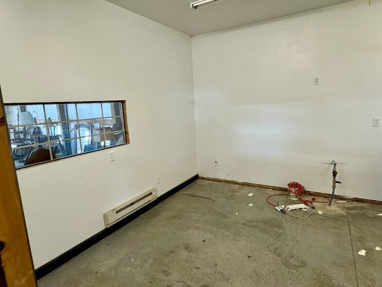 More Photos Of 20884 Pike 307, Bowling Green General Retail For Sale