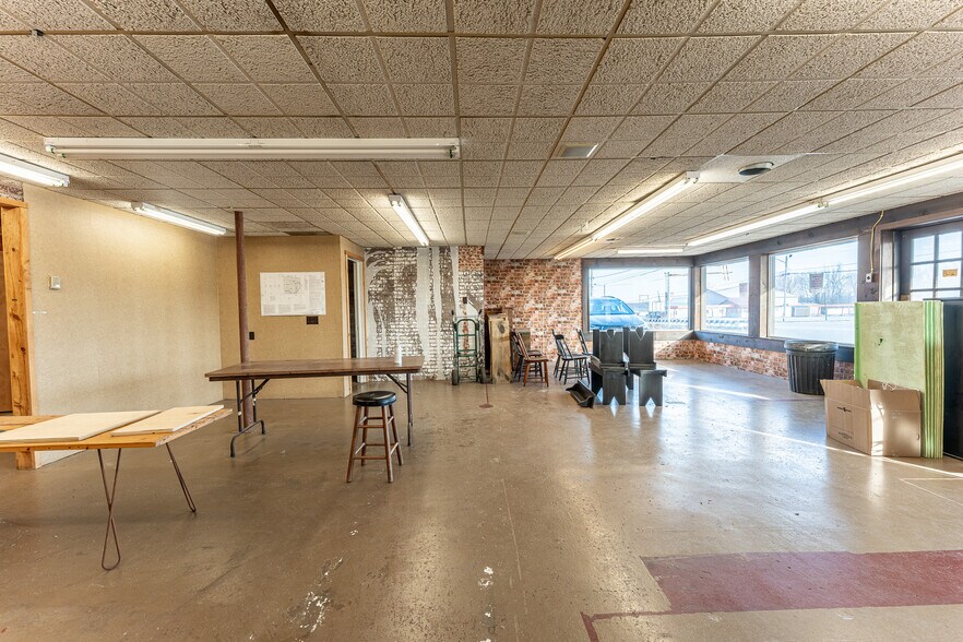 More Photos Of 1770 S Wabash St, Wabash Freestanding For Sale