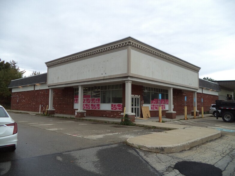 Primary Photo Of 271 Mammoth Rd, Manchester Drugstore For Lease
