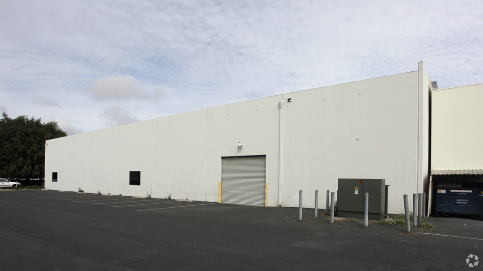More Photos Of 10620 Lawson River Ave, Fountain Valley Warehouse For Lease