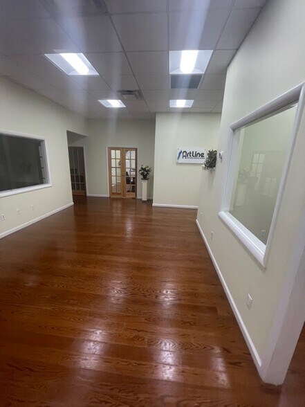 More Photos Of 47 Bethpage Rd, Hicksville Office For Lease