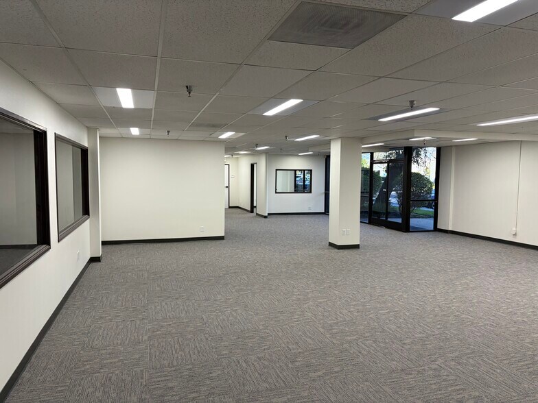 More Photos Of 2820-2834 La Mirada Dr, Vista Manufacturing For Lease