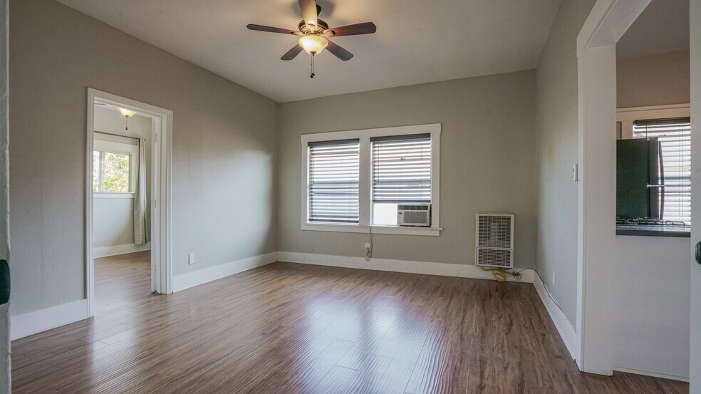 More Photos Of 2617 Jeffries Ave, Los Angeles Apartments For Sale