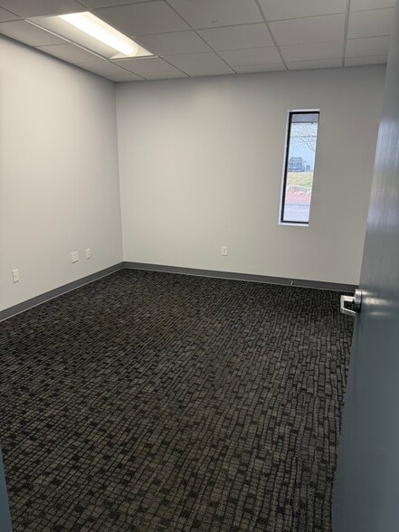 More Photos Of 182 Commerce St, East Haven Manufacturing For Lease