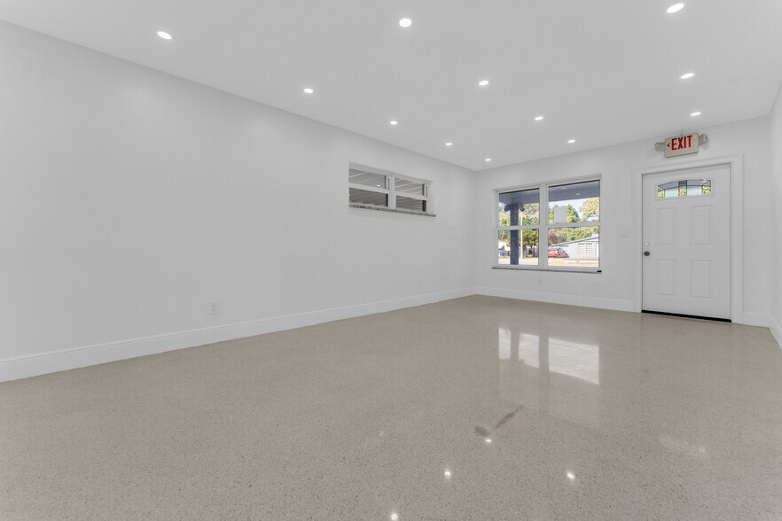 More Photos Of 5820 Sheridan St, Hollywood Office For Sale