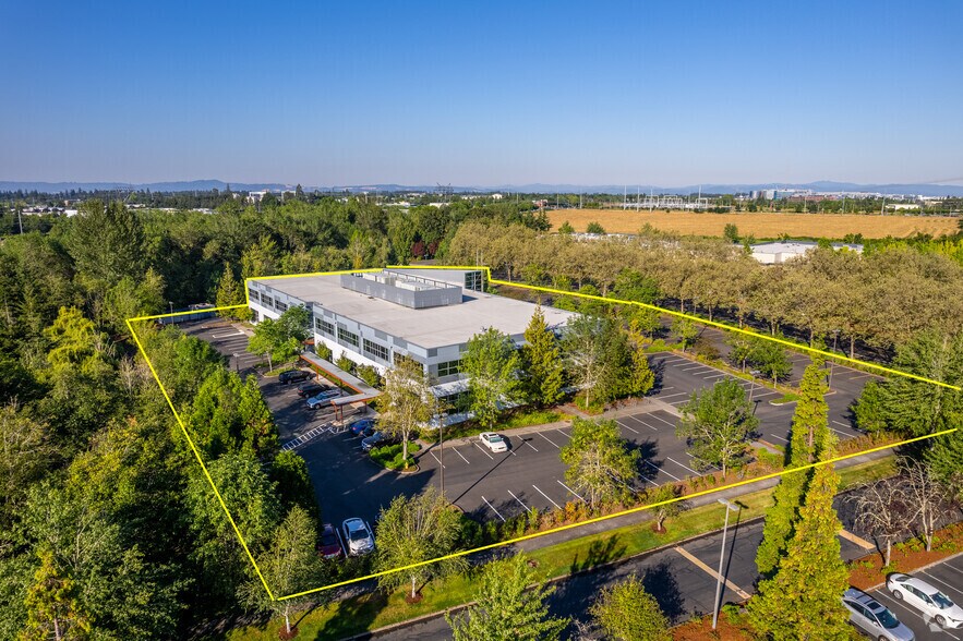 More Photos Of 3030 NE Aloclek Dr, Hillsboro Office For Sale
