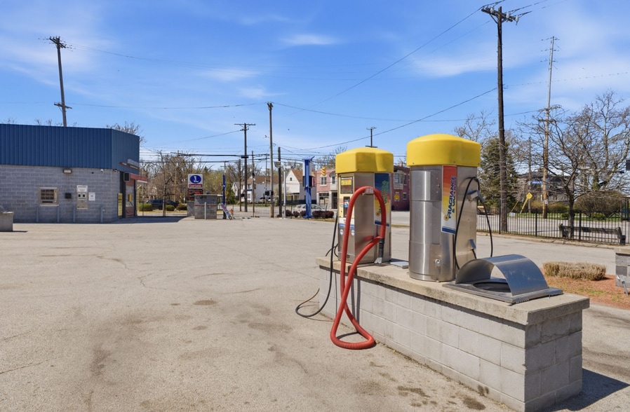 More Photos Of 15610 Lake Shore Blvd, Cleveland General Retail For Sale