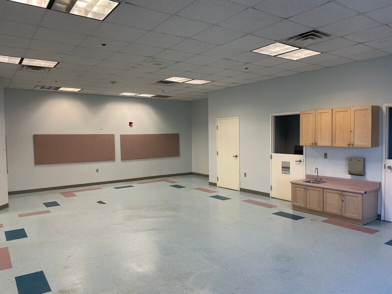 More Photos Of 6701 Crestwood Blvd, Birmingham Daycare Center For Sale