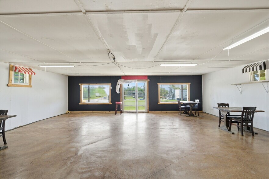 More Photos Of 110 County Road 421, Thorndale Freestanding For Sale