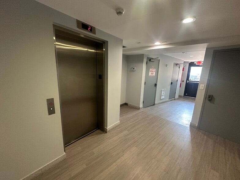 More Photos Of 601-693 Sunrise Hwy, Lynbrook Unknown For Lease