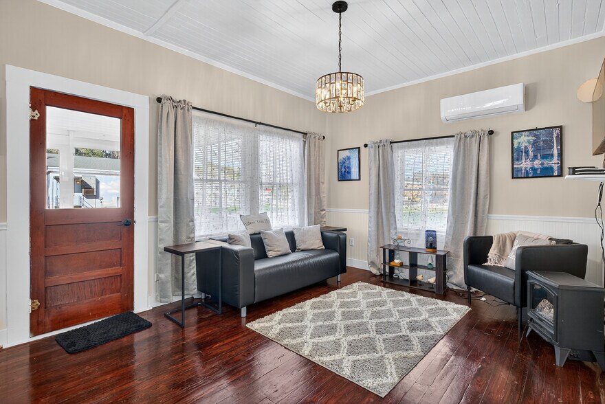 More Photos Of 765 3rd Ave, Welaka Restaurant For Sale