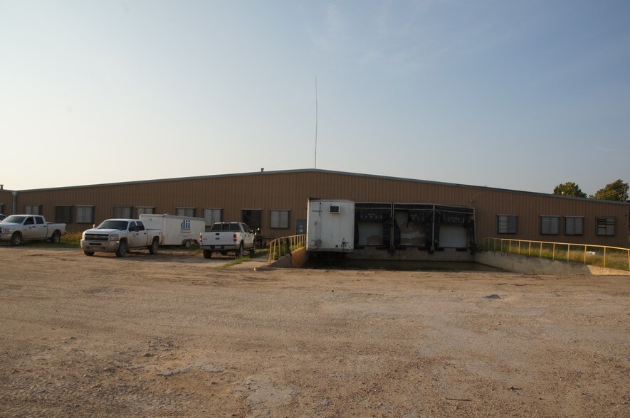 More Photos Of 1301 East Ave, Carrizo Springs Warehouse For Lease