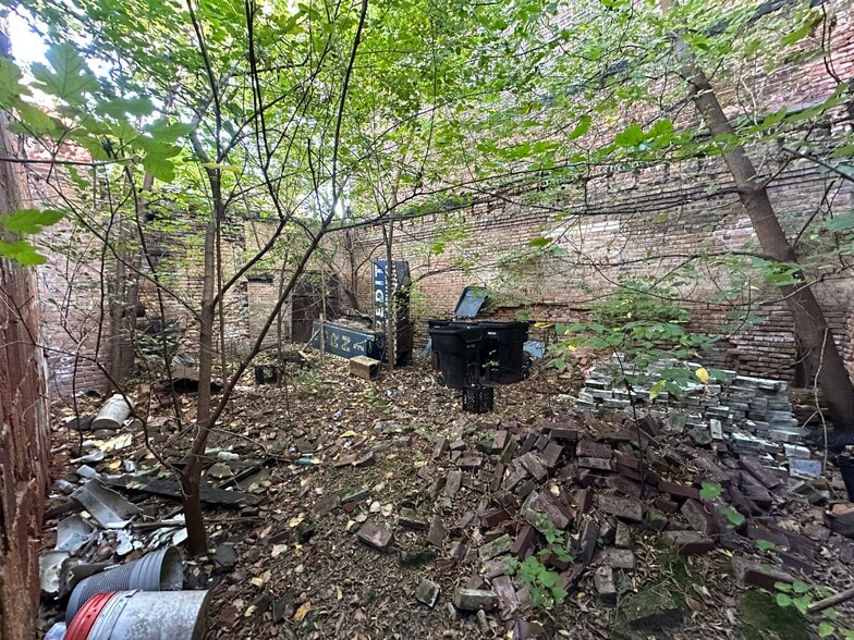 More Photos Of 512 E 47th St, Chicago Storefront Retail Office For Sale