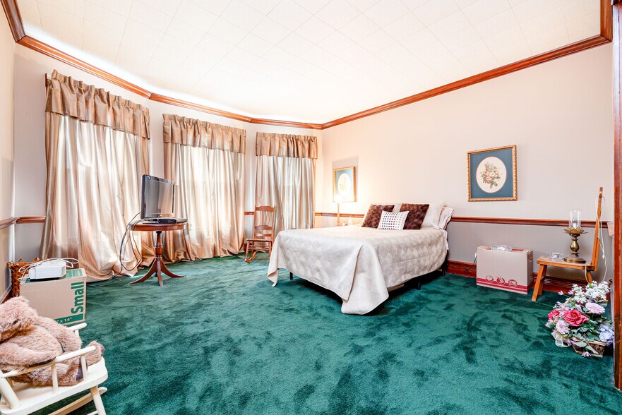 More Photos Of 103 N Boggs St, De Graff Specialty For Sale