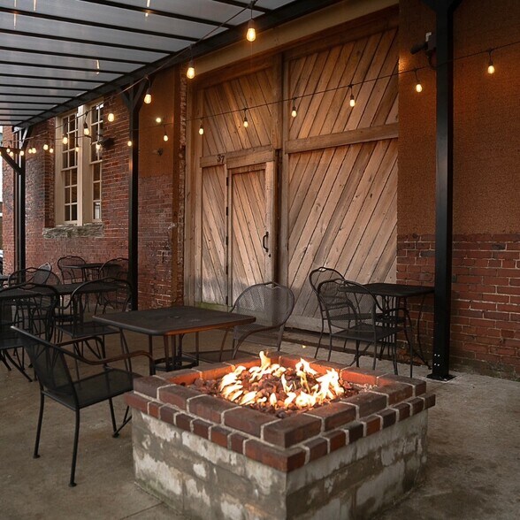 More Photos Of 37 W Waterloo St, Canal Winchester Restaurant For Sale