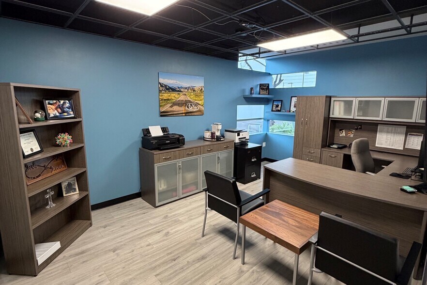 More Photos Of 1775 E University Dr, Tempe Flex For Lease