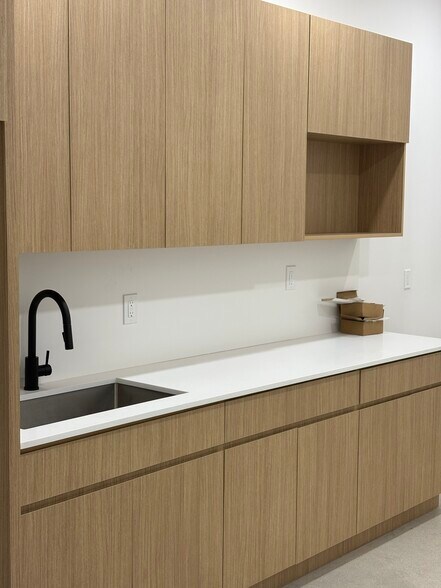 More Photos Of 1545 N Park Dr, Weston Office For Lease