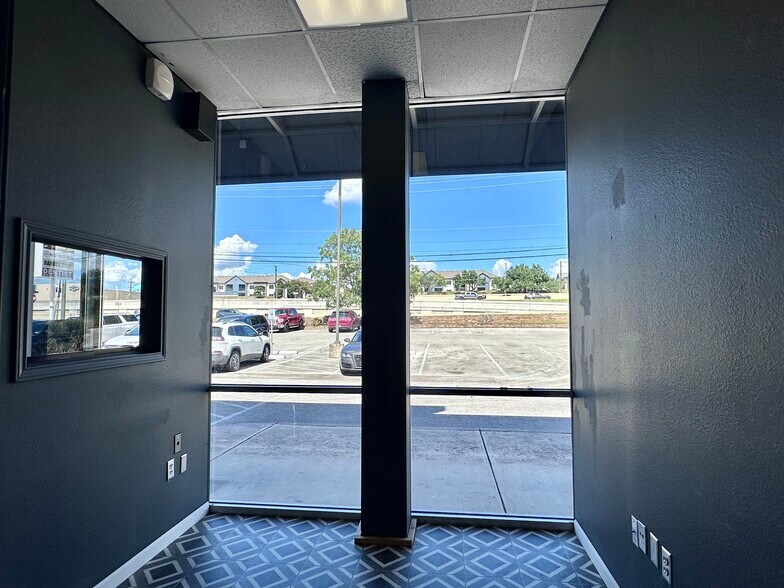 More Photos Of 8142 Shin Oak Dr, San Antonio Unknown For Lease