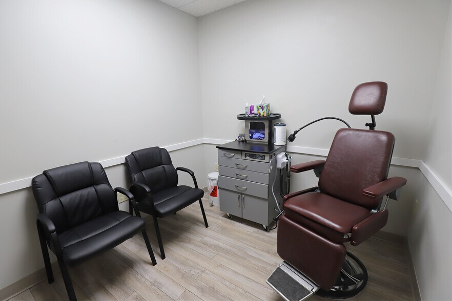 More Photos Of G4007 W Court St, Flint Office For Sale