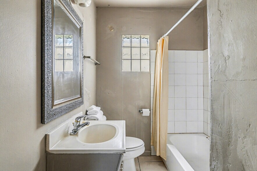 More Photos Of 537 S Country Club Dr, Mesa Hotel For Sale