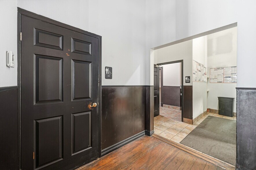 More Photos Of 1037 Valencia St, San Francisco General Retail For Lease