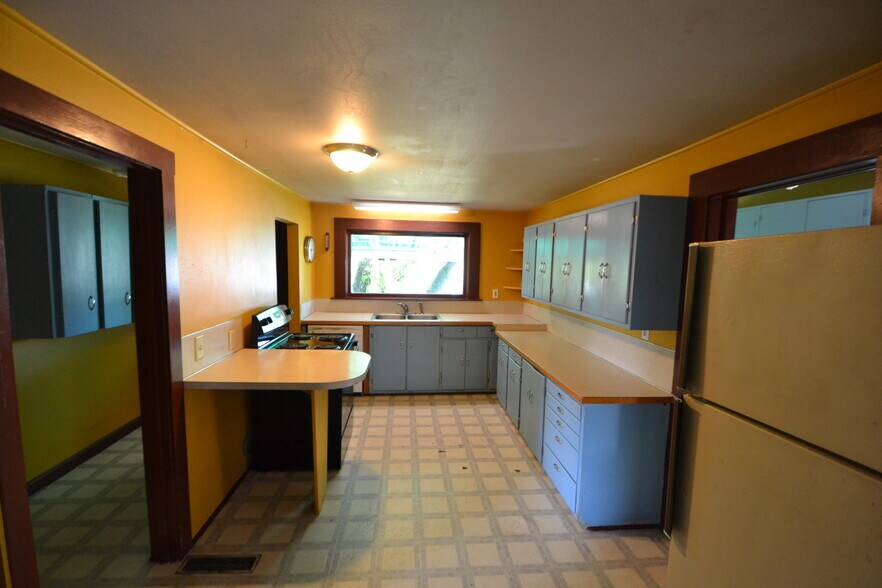 More Photos Of 1008 June St, Hood River Flex For Sale